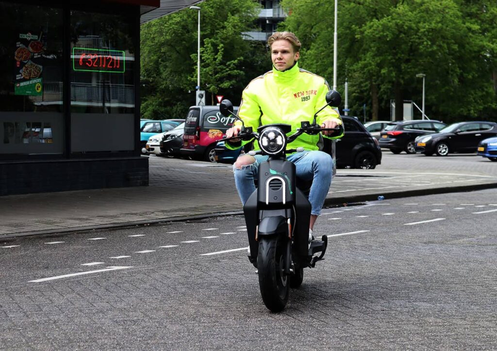 Elektrische bezorgscooter